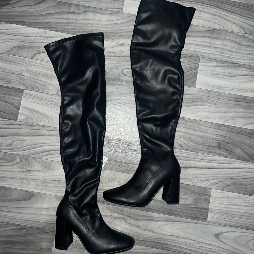 Women over the knee boots 🖤